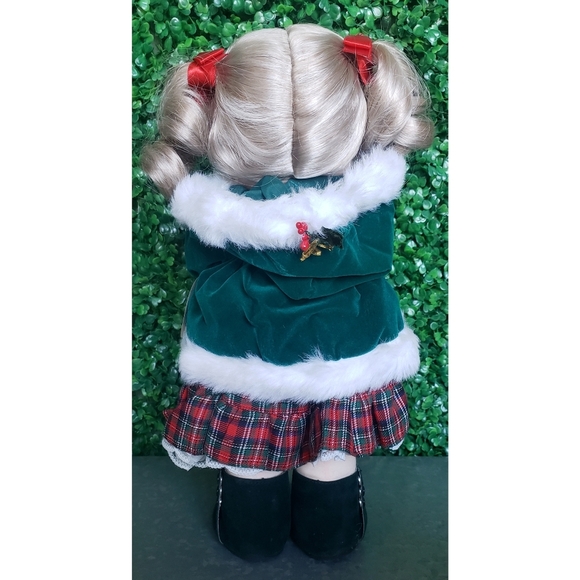 3. Christmas Precious Moments doll - Stephanie - Picture 7 of 12